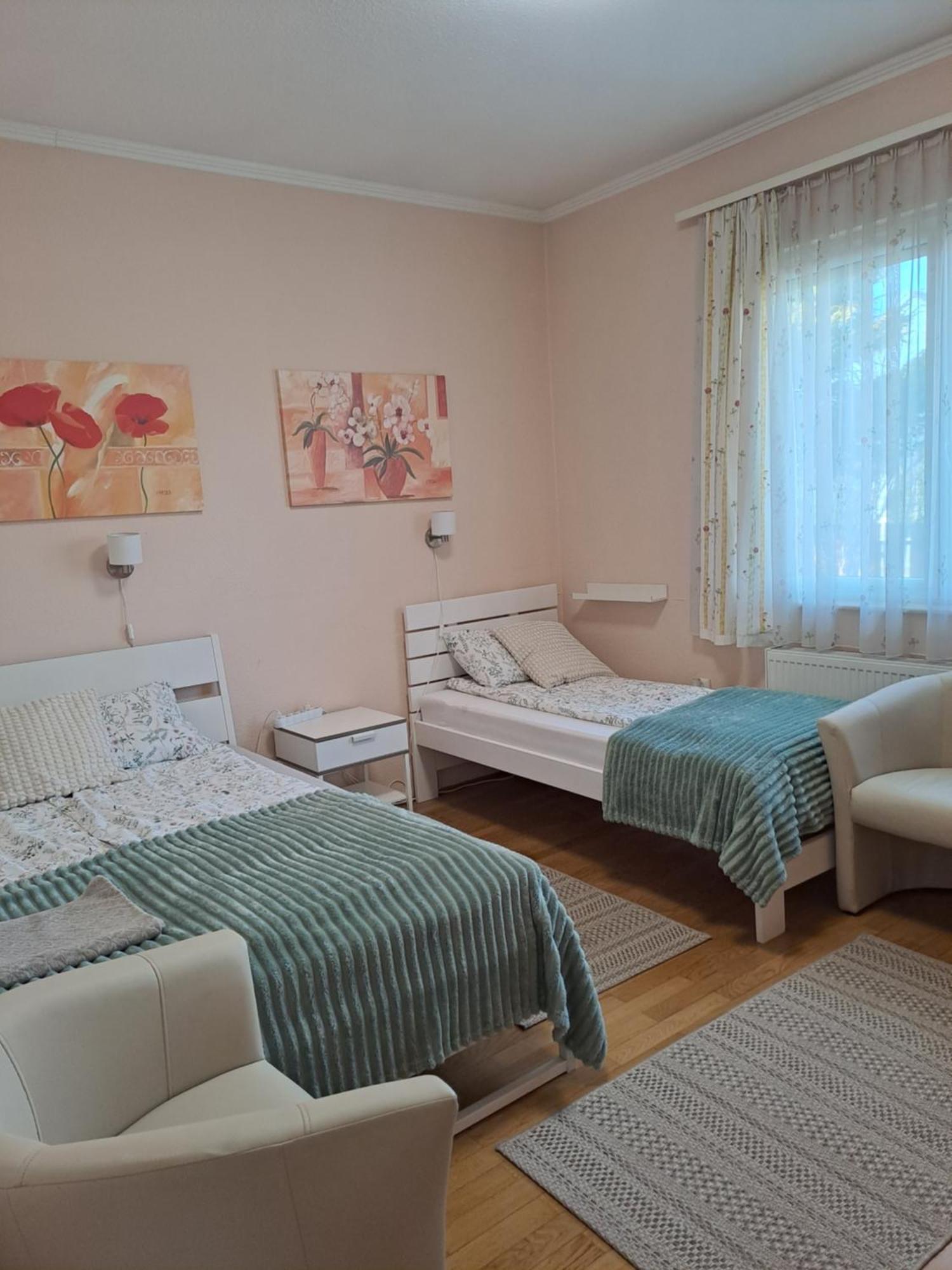 Lena Apartment - Lena Two Bedroom Apartment Vecses Bagian luar foto